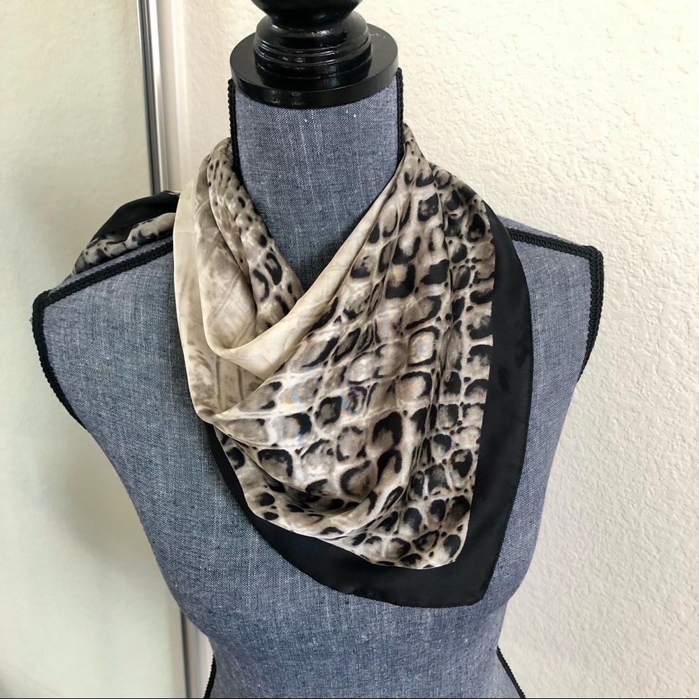 NWOT Scarf